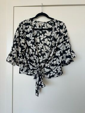 Black & White Floral Tie-Front Blouse